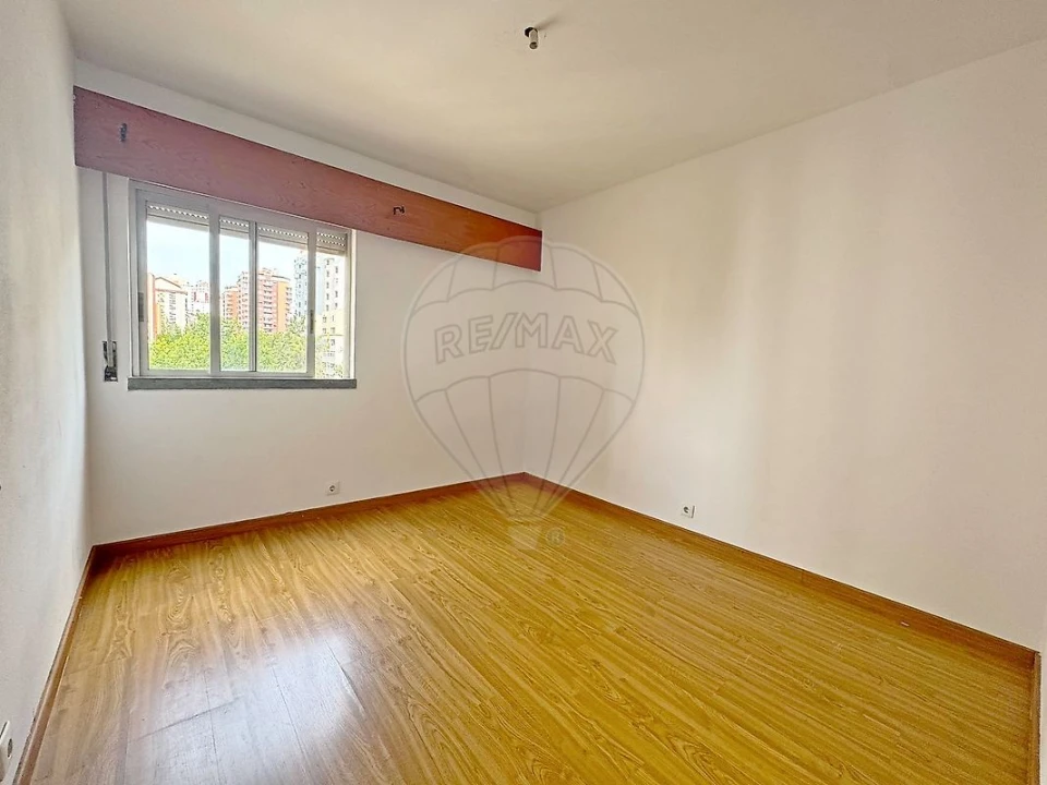 Apartamento T3 para Venda em Algueirão-Mem Martins Foto 16