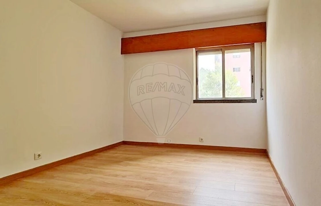 Apartamento T3 para Venda em Algueirão-Mem Martins Foto 4