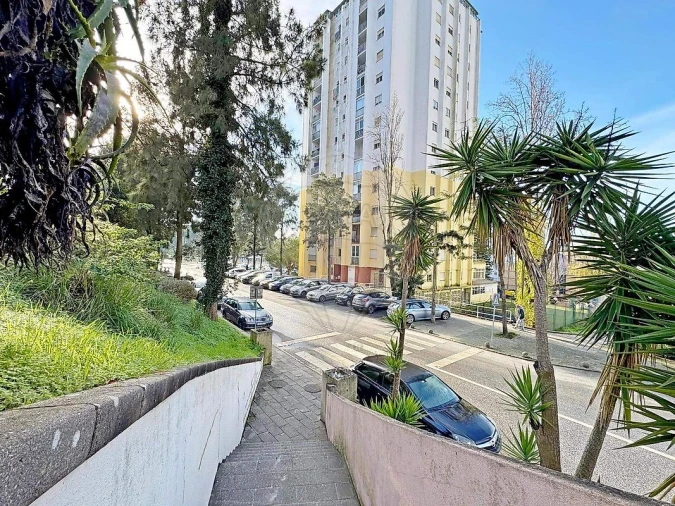 Apartamento T3 para Venda em Algueirão-Mem Martins Foto 16