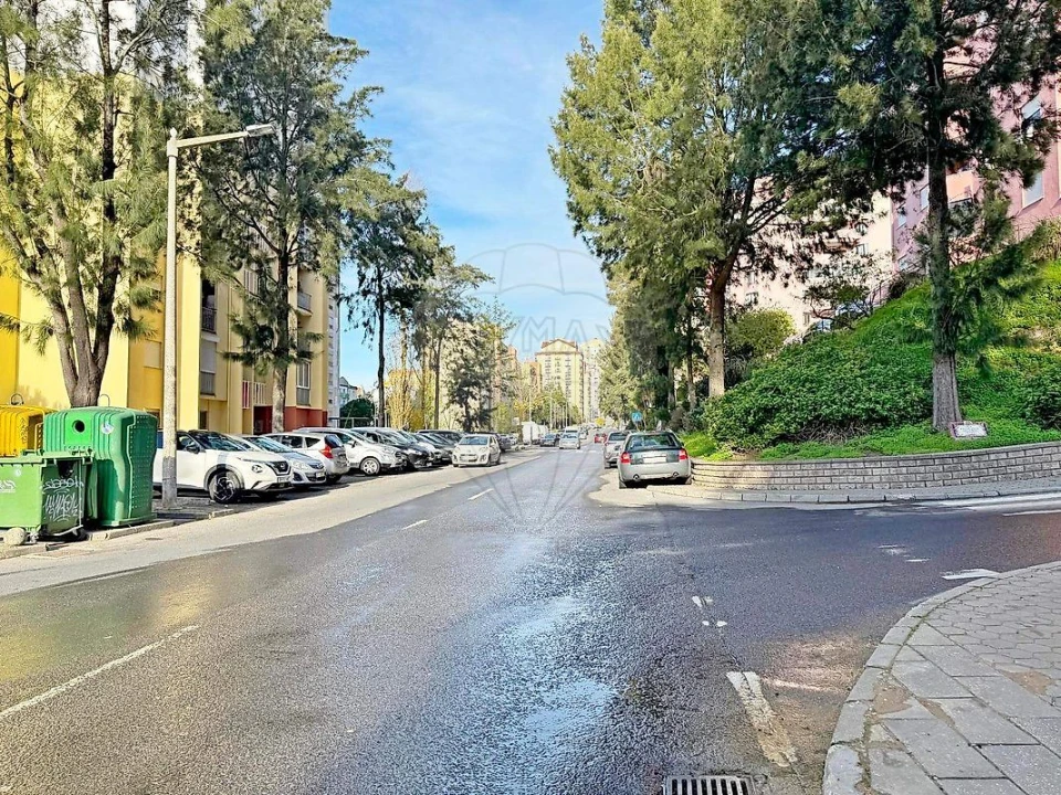 Apartamento T3 para Venda em Algueirão-Mem Martins Foto 14