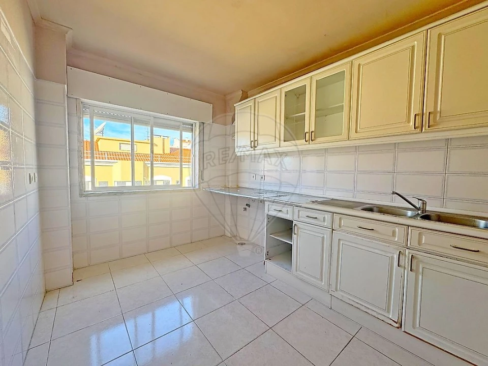 Apartamento T3 para Venda em Rio de Mouro Foto 10