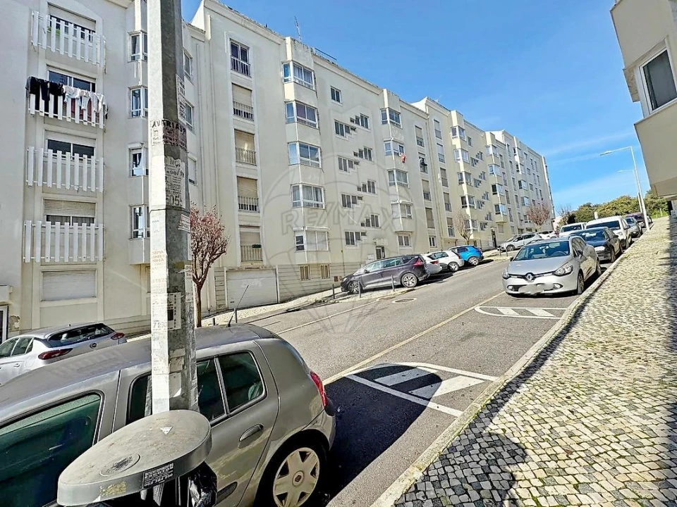 Apartamento T3 para Venda em Rio de Mouro Foto 1