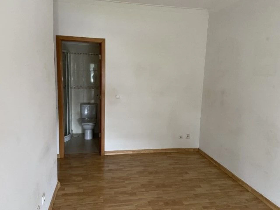 Apartamento T3 para Venda em Almada, Cova da Piedade, Pragal e Cacilhas Foto 8