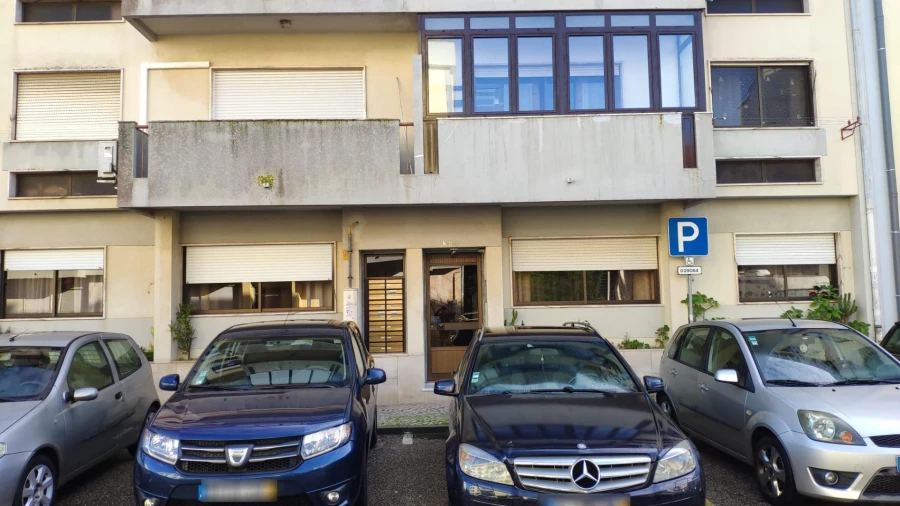 Apartamento T1 para Venda em Queluz e Belas Foto 4