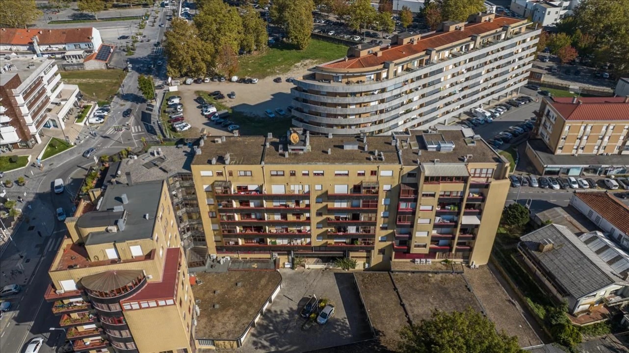 Apartamento T3 para Venda em Antas e Abade de Vermoim Foto 3