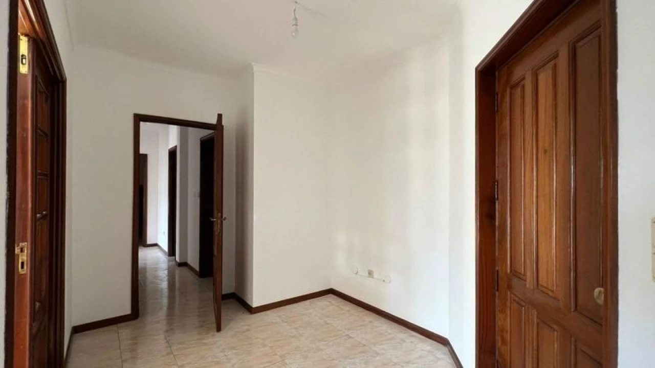 Apartamento T2 para Venda em Vilar de Andorinho Foto 2