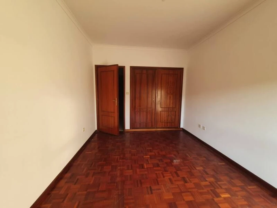 Apartamento T2 para Venda em Vilar de Andorinho Foto 6