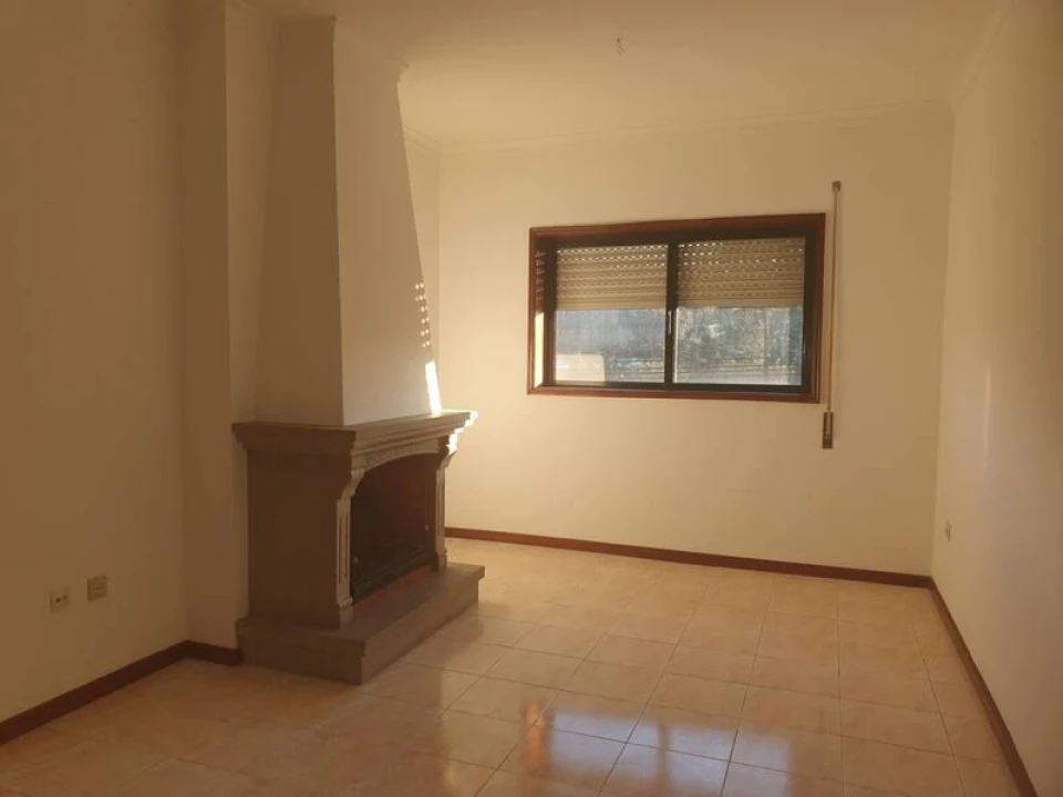 Apartamento T2 para Venda em Vilar de Andorinho Foto 5