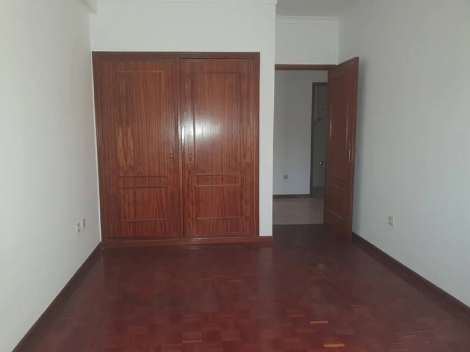 Apartamento T2 para Venda em Vilar de Andorinho Foto 8