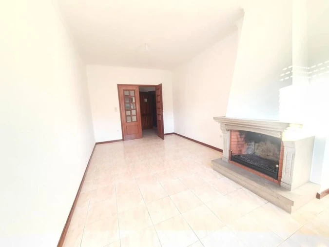 Apartamento T2 para Venda em Vilar de Andorinho Foto 3