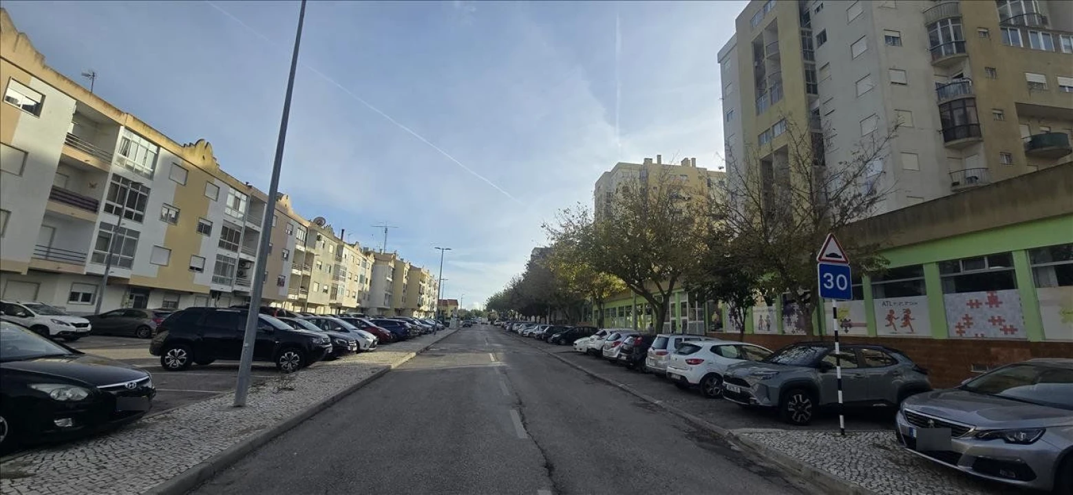 Apartamento T3 para Venda em Seixal Foto 7