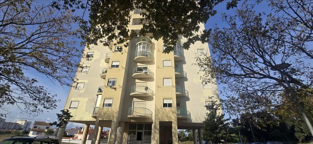 Apartamento T3 para Venda em Seixal Foto 2