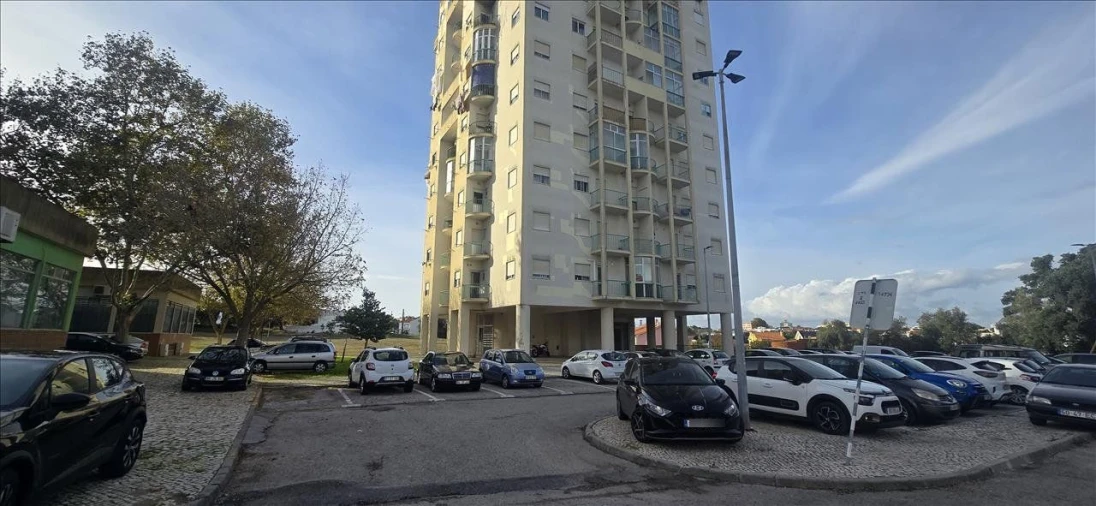 Apartamento T3 para Venda em Seixal Foto 3