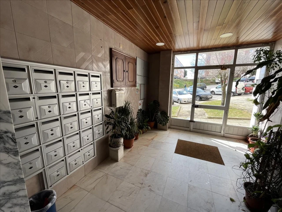 Apartamento T2 para Venda em Agualva e Mira-Sintra Foto 2