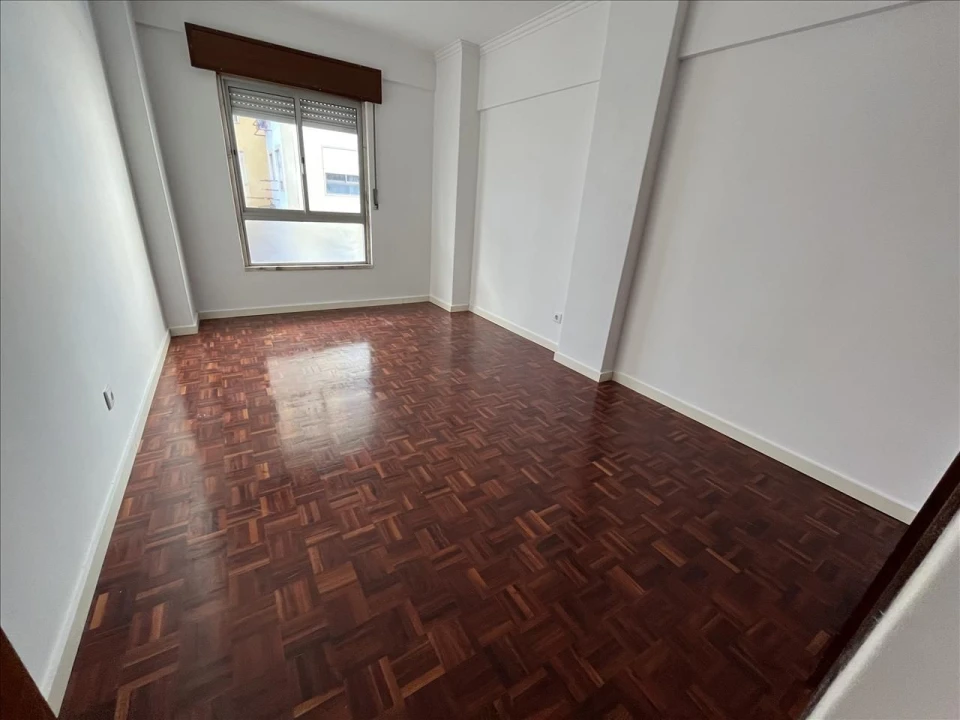 Apartamento T2 para Venda em Agualva e Mira-Sintra Foto 8