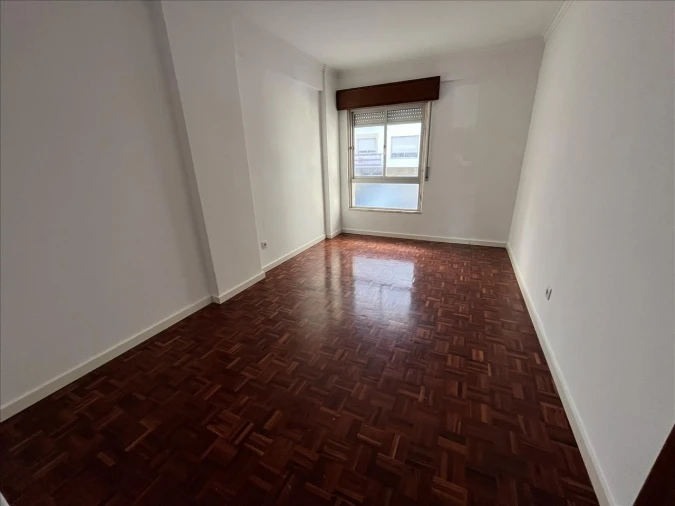 Apartamento T2 para Venda em Agualva e Mira-Sintra Foto 10