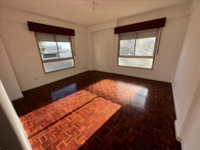 Apartamento T2 para Venda em Agualva e Mira-Sintra Foto 4