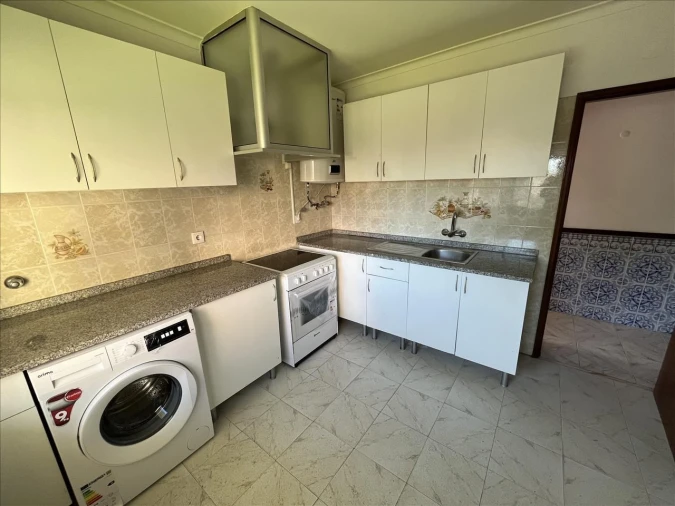 Apartamento T2 para Venda em Agualva e Mira-Sintra Foto 6
