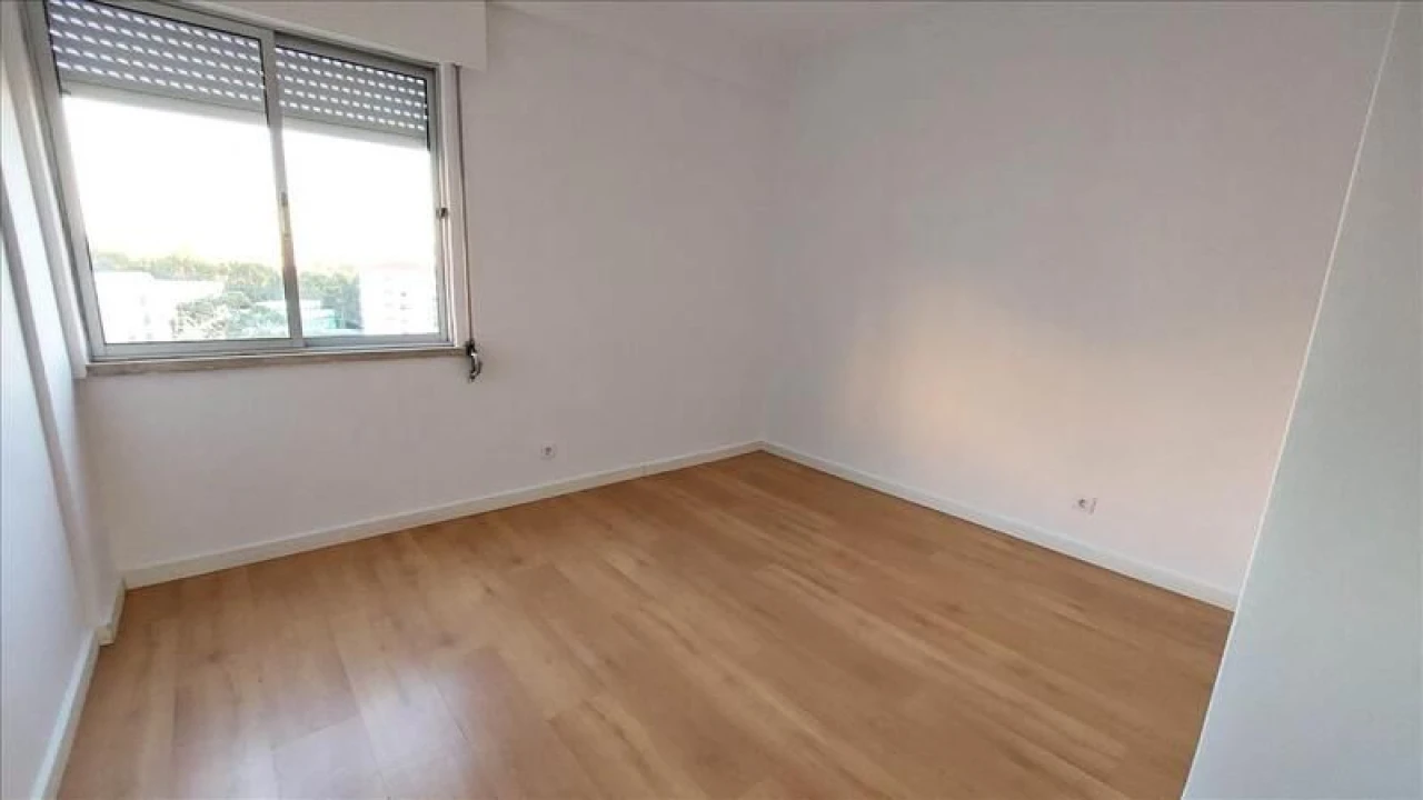 Apartamento T2 para Venda em Rio de Mouro Foto 8