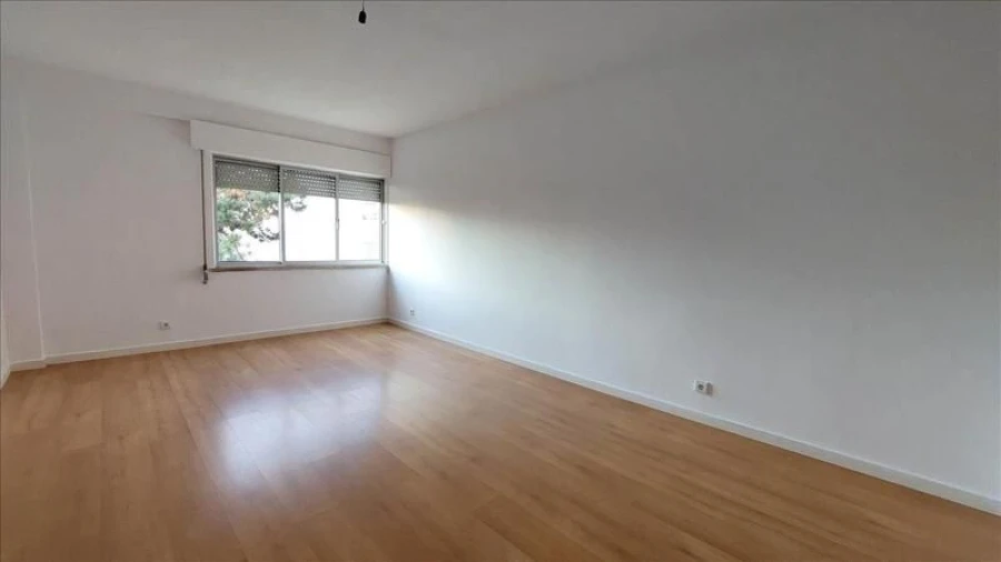 Apartamento T2 para Venda em Rio de Mouro Foto 5