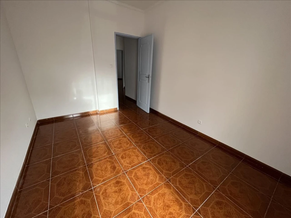 Apartamento T2 para Venda em Agualva e Mira-Sintra Foto 4