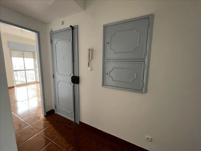 Apartamento T2 para Venda em Agualva e Mira-Sintra Foto 2