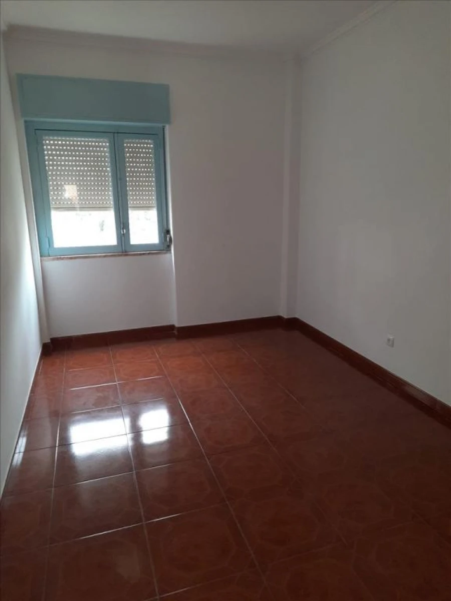 Apartamento T2 para Venda em Agualva e Mira-Sintra Foto 6