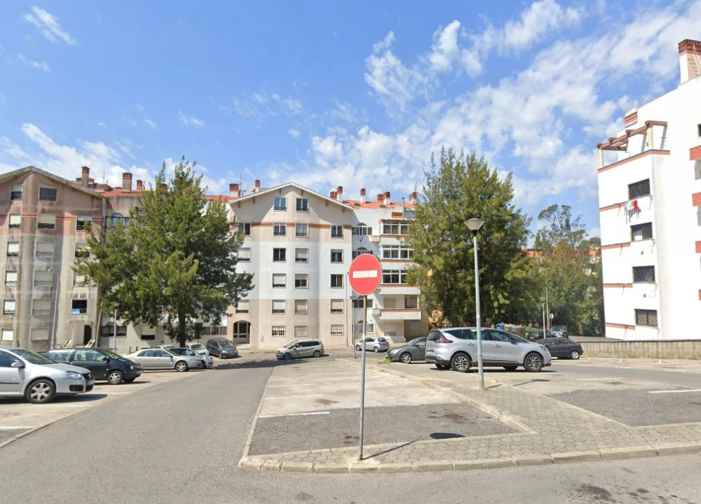 Apartamento T2 para Venda em Agualva e Mira-Sintra Foto 2