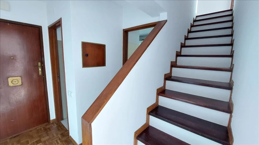 Apartamento T3 para Venda em Agualva e Mira-Sintra Foto 2
