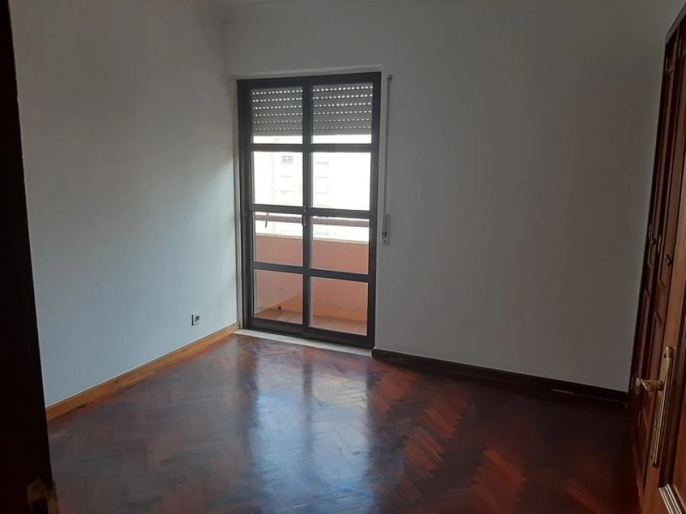 Apartamento T3 para Venda em Agualva e Mira-Sintra Foto 7