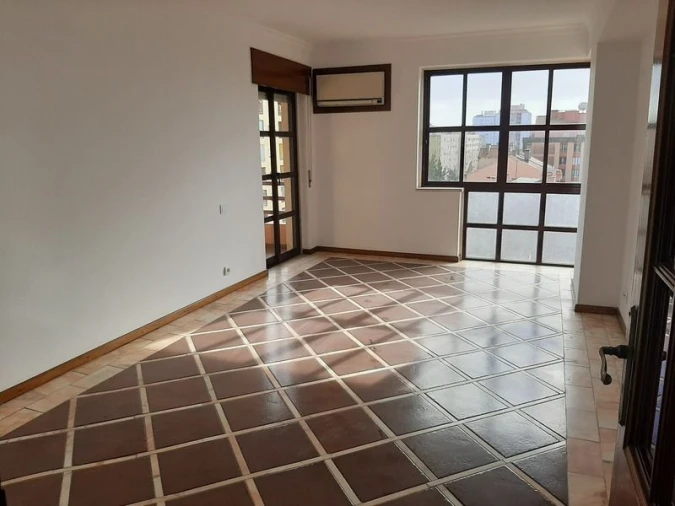 Apartamento T3 para Venda em Agualva e Mira-Sintra Foto 6