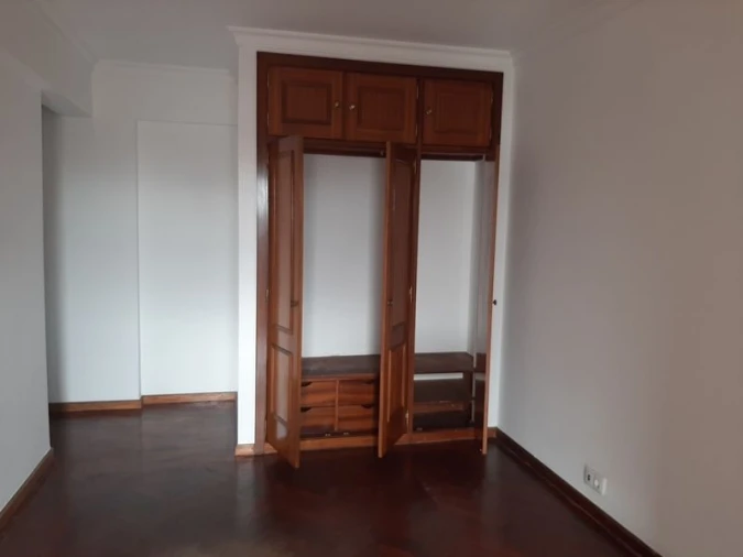 Apartamento T3 para Venda em Agualva e Mira-Sintra Foto 9