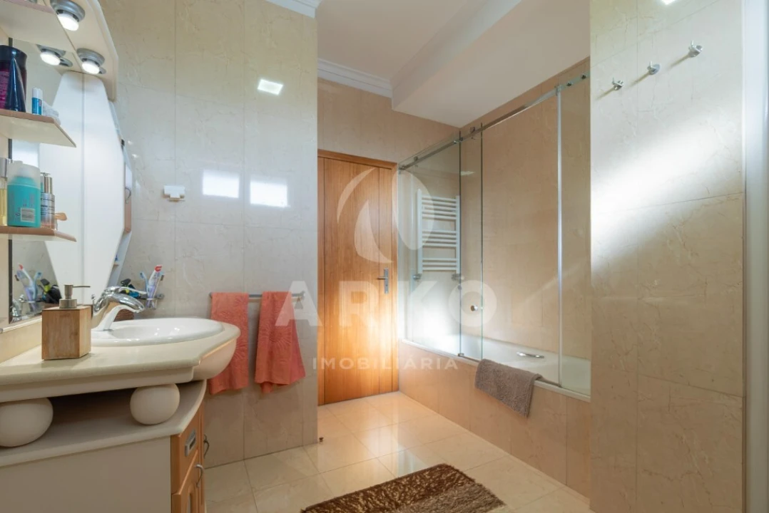 Apartamento T2 para Venda em Valongo Foto 18