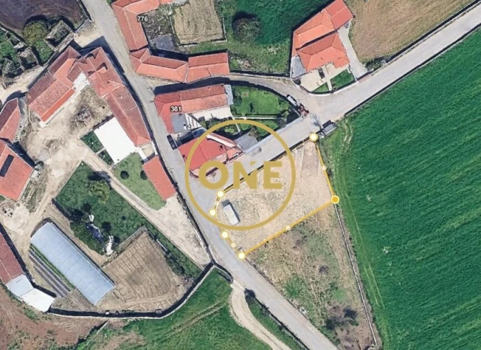 Terreno para Venda em Retorta e Tougues Foto 1