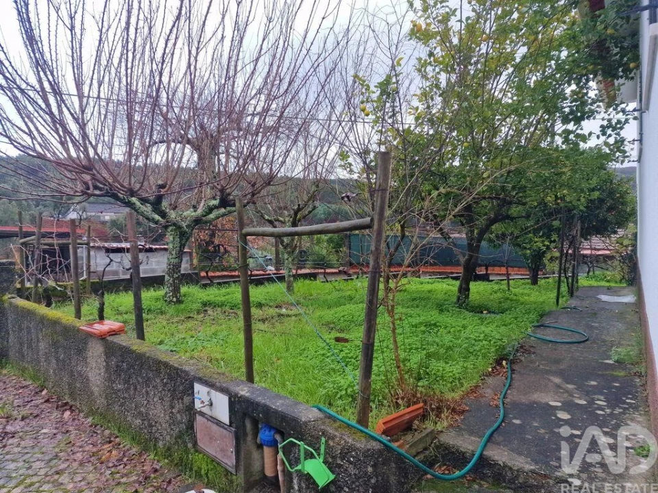 Moradia T4 para Venda em Aguda Foto 24