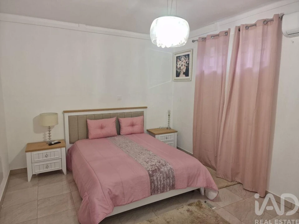 Moradia T4 para Venda em Aguda Foto 5