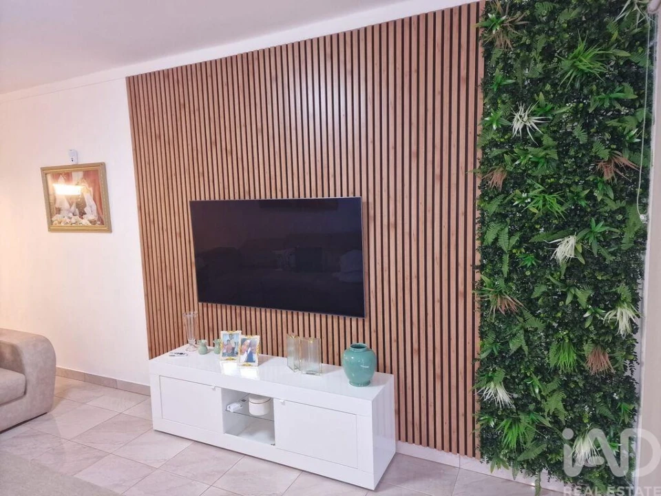 Moradia T4 para Venda em Aguda Foto 3