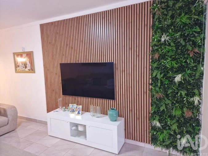 Moradia T4 para Venda em Aguda Foto 3