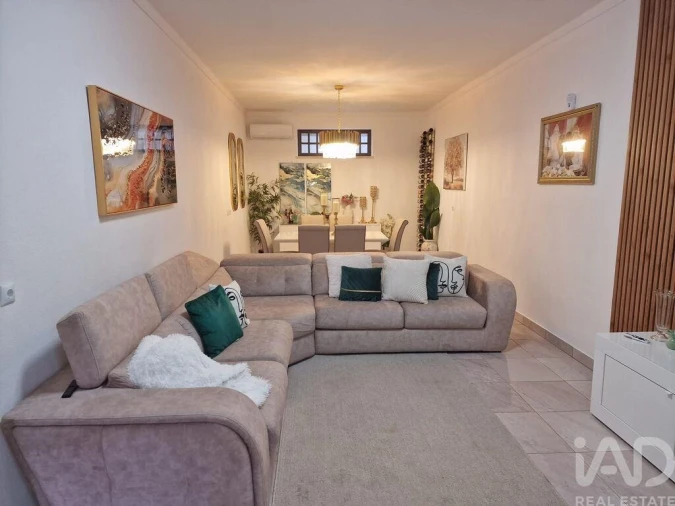 Moradia T4 para Venda em Aguda Foto 2