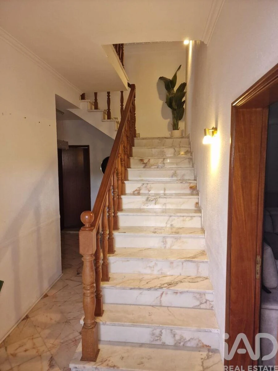 Moradia T4 para Venda em Aguda Foto 10