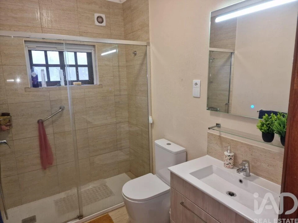 Moradia T4 para Venda em Aguda Foto 13