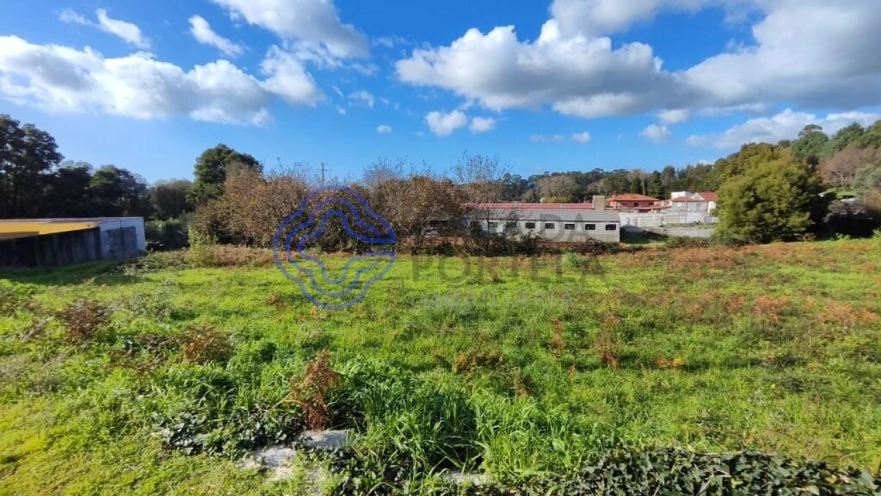 Terreno para Venda em Paços de Brandão Foto 3