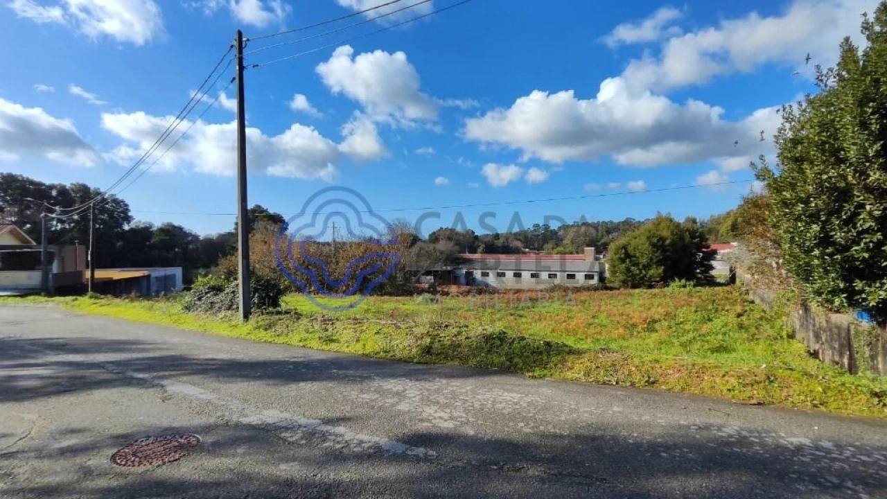 Terreno para Venda em Paços de Brandão Foto 2