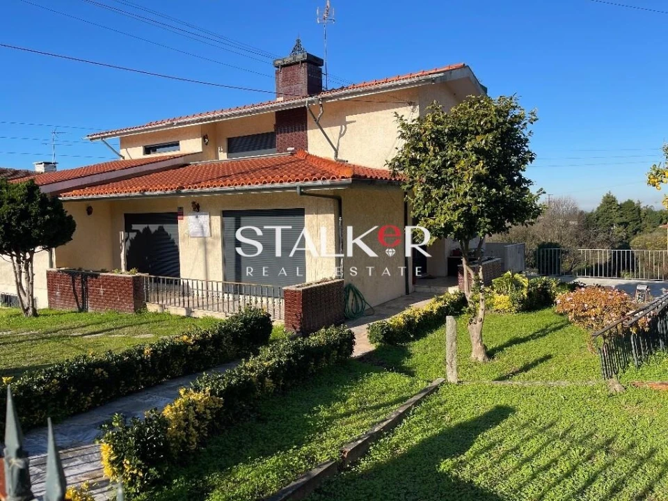 Moradia T4 para Venda em Arrifana Foto 1