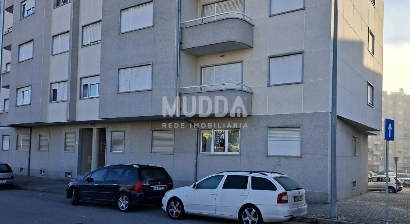 Apartamento T2 para Venda em Sé, Santa Maria e Meixedo Foto 1