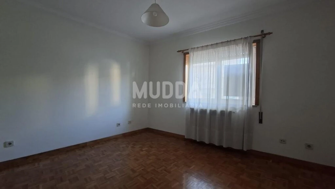 Apartamento T2 para Venda em Sé, Santa Maria e Meixedo Foto 5