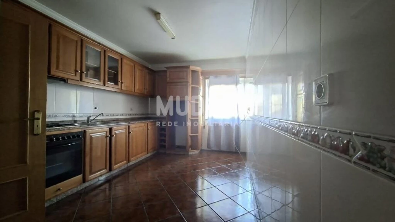 Apartamento T2 para Venda em Sé, Santa Maria e Meixedo Foto 2
