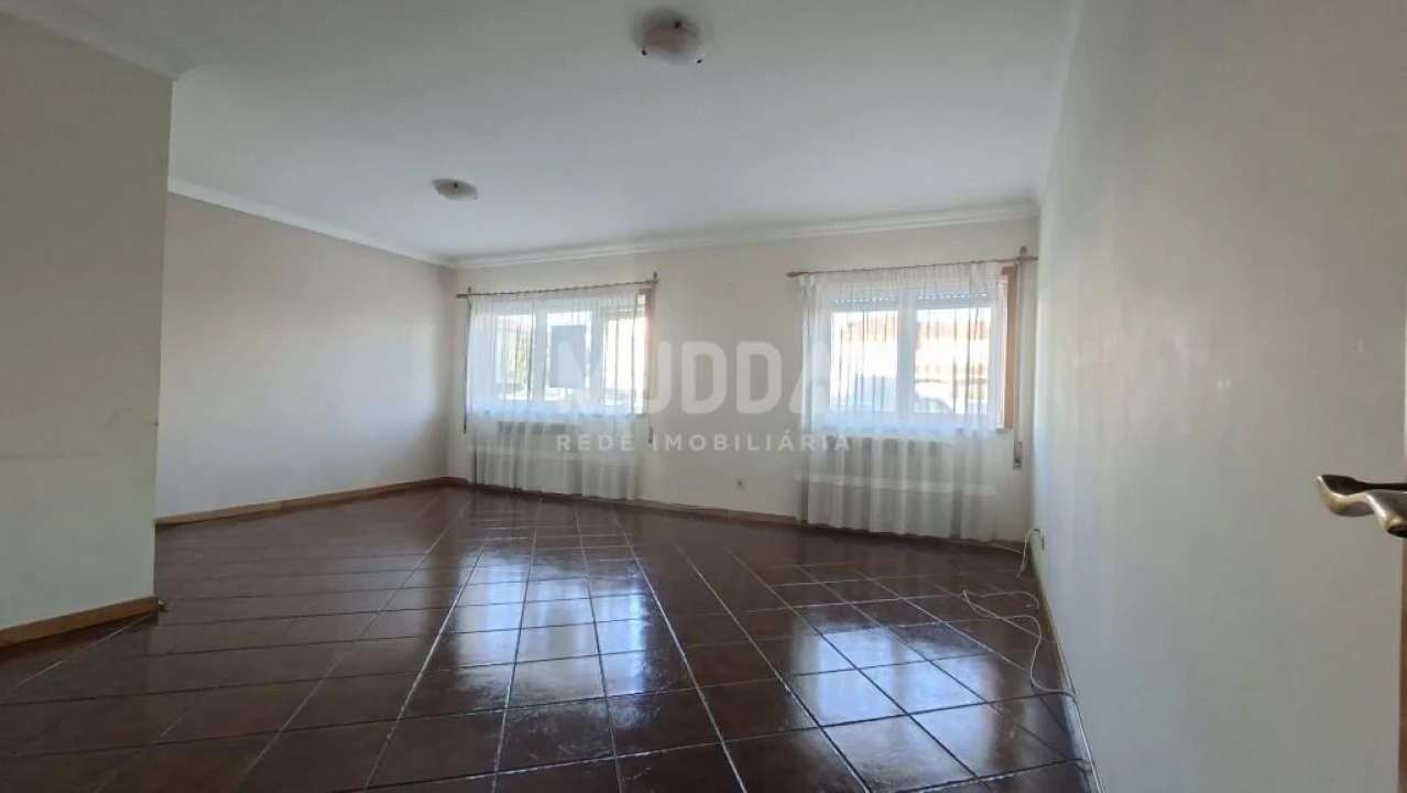 Apartamento T2 para Venda em Sé, Santa Maria e Meixedo Foto 3