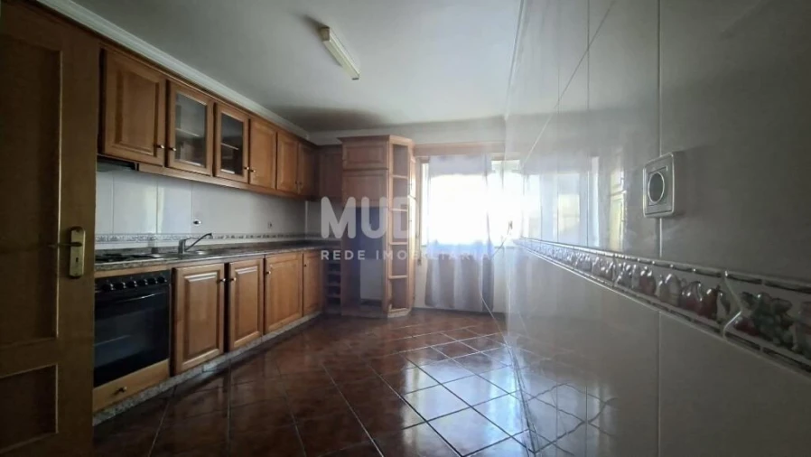 Apartamento T2 para Venda em Sé, Santa Maria e Meixedo Foto 2