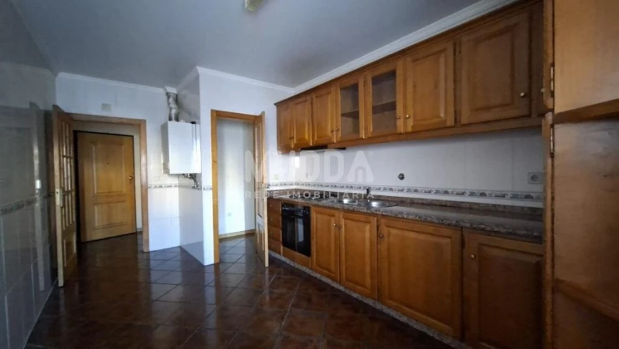 Apartamento T2 para Venda em Sé, Santa Maria e Meixedo Foto 6